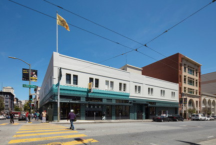 Dossier de presse | 1562-02 - Communiqué de presse | 826 Valencia Tenderloin Center Receives Special Commendation Award for Social Responsibility - INTERSTICE Architects - Architecture commerciale - Exterior View&nbsp; - Crédit photo : Matthew Millman&nbsp;