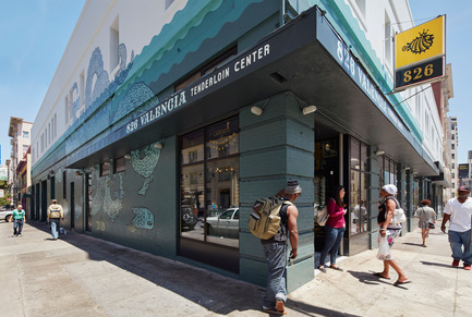 Dossier de presse | 1562-02 - Communiqué de presse | 826 Valencia Tenderloin Center Receives Special Commendation Award for Social Responsibility - INTERSTICE Architects - Architecture commerciale - Corner Detail&nbsp; - Crédit photo : Matthew Millman&nbsp;