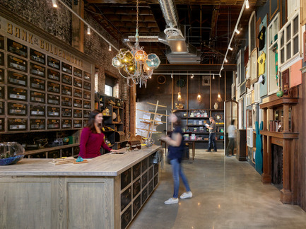 Dossier de presse | 1562-02 - Communiqué de presse | 826 Valencia Tenderloin Center Receives Special Commendation Award for Social Responsibility - INTERSTICE Architects - Architecture commerciale - Interior view - Fog Bank Wall - Crédit photo : Matthew Millman&nbsp;
