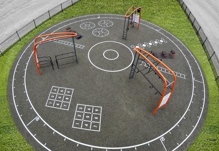 Dossier de presse | 2487-01 - Communiqué de presse | Une nouvelle gamme révolutionnaire d'appareils de fitness de plein air - KOMPAN - Produit - Top view - Crédit photo : KOMPAN
