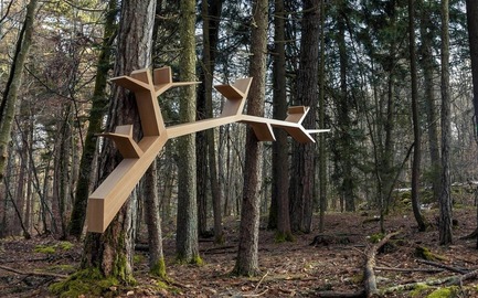 Press kit | 1074-02 - Press release | Bears at SIDIM! - Inhoma Design - Event + Exhibition - Bibliothèque Branche Chêne Naturel / Tree Branch Bookshelf Natural OakOlivier Dollé - Photo credit: Nicolas Scordia 