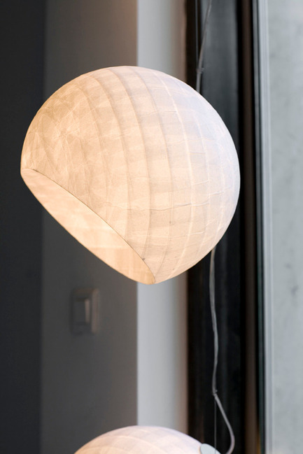 Press kit | 1074-02 - Press release | Bears at SIDIM! - Inhoma Design - Event + Exhibition - Luminaire « Sphère » / « Sphère » LampCéline Wright - Photo credit: Céline Wright