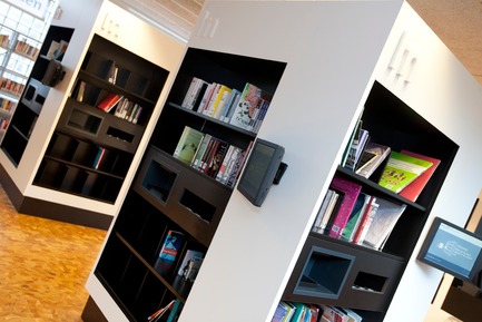 Press kit | 2457-01 - Press release | Nedap Transforms Libraries with Intelligent Shelves - Nedap Library Solutions - Industrial Design - Nedap Intelligent Shelves at Amstelveen Library (2) - Photo credit: Nedap Library Solutions