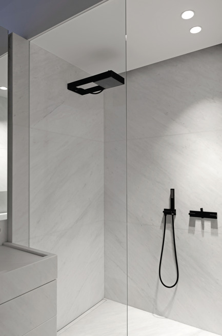 Dossier de presse | 2505-01 - Communiqué de presse | Innovative Belgian Faucet Design - Co.Studio - Produit - Andrew shower set<br> - Crédit photo : Guy Obijn<br>