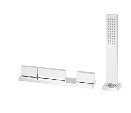 Dossier de presse | 2505-01 - Communiqué de presse | Innovative Belgian Faucet Design - Co.Studio - Produit - Shower set for bath<br> - Crédit photo : Bernard Gauthier<br>