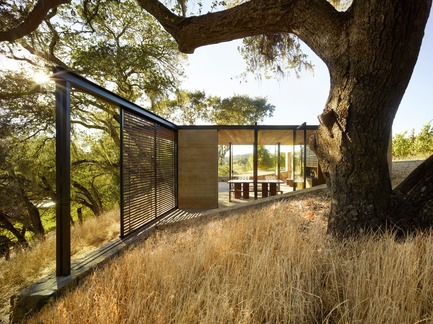 Dossier de presse | 2602-01 - Communiqué de presse | Walker Warner Architects Honored by AIA San Francisco for Quintessa Pavilions - Walker Warner Architects - Architecture commerciale - Walker Warner specified durable, environmentally sensitive finishes that echo the existing winery, which the firm designed in 2003.&nbsp;<br> - Crédit photo : © Matthew Millman