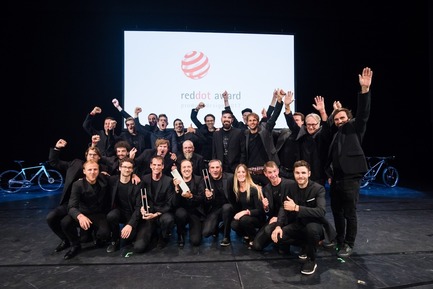 Press kit | 1696-18 - Press release | Red Dot Gala 2017: The Best Designers and Manufacturers of the Year Were Recognised - Red Dot Award - Competition - Canyon Design Team, the Red Dot: Design Team of the Year 2017 - Photo credit: Red Dot<br>