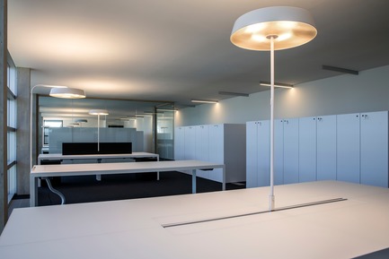 Dossier de presse | 2613-01 - Communiqué de presse | Faber Headquarters - GEZA - Gri e Zucchi architetti associati - Architecture industrielle -         Open workstations - Crédit photo : Massimo Crivellari