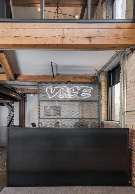 Dossier de presse | 734-03 - Communiqué de presse | VICE - Martha Franco Architecture & Design / Roker Construction - Design d’intérieur commercial - Crédit photo : Corey Kaminski