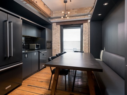 Dossier de presse | 734-03 - Communiqué de presse | VICE - Martha Franco Architecture & Design / Roker Construction - Design d’intérieur commercial - Crédit photo : Corey Kaminski