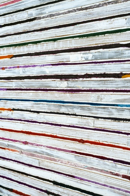 Press kit | 2712-01 - Press release | Rainbows - Omexco - Product - bakbak and sari silk on non-woven backing - Photo credit: Omexco