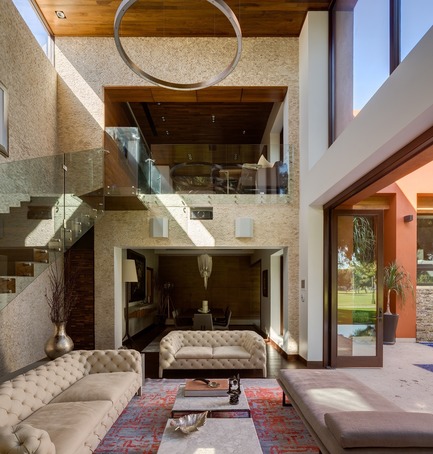 Dossier de presse | 1825-05 - Communiqué de presse | Casa SFA - Arqmov Workshop - Design d’intérieur commercial - Bar (upstairs) Dinner (Back) Living room (Front) - Crédit photo :  Rafael Gamo 