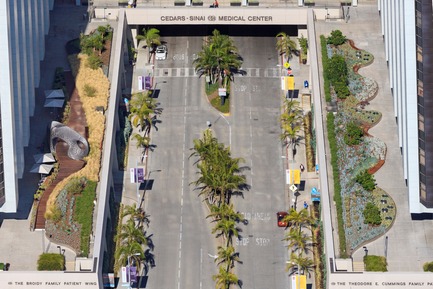Dossier de presse | 2757-01 - Communiqué de presse | AHBE Landscape Architects Unveils Healing Gardens for Cedars-Sinai Medical Center - AHBE Landscape Architects - Architecture de paysage - Crédit photo :  @heliphoto.net 