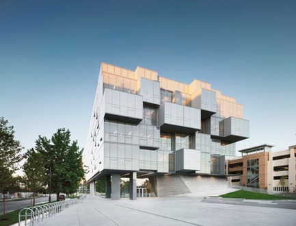 Press kit | 809-08 - Press release | Azure announces the finalists of the third Annual Az Awards - Azure Magazine - Competition - University of British Columbia, Faculty of Pharmaceutical Sciences CDRDby Saucier + Perrotte Architectes, Hughes Condon Marler Architects