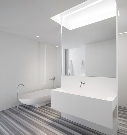 Dossier de presse | 2257-02 - Communiqué de presse | Photographer's Loft - Desai Chia Architecture PC - Design d’intérieur résidentiel - Master bathroom. - Crédit photo : Paul Warchol 