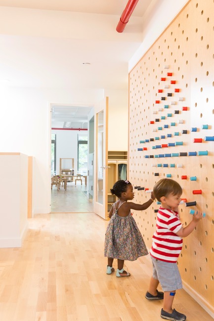 Press kit | 2604-01 - Press release | Maple Street School - BFDO Architects & 4|MATIV - Institutional Architecture - Entry Area - Photo credit: Lesley Unruh