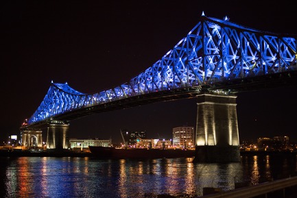 Dossier de presse | 1089-02 - Communiqué de presse | Illumination du pont Jacques-Cartier | Le pont le plus connecté au monde - Moment Factory - Design multimédia - Illumination interactive du pont Jacques-Cartier_Connexions vivantes - Crédit photo : Moment Factory