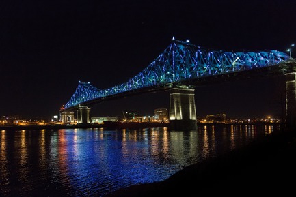 Dossier de presse | 1089-02 - Communiqué de presse | Illumination du pont Jacques-Cartier | Le pont le plus connecté au monde - Moment Factory - Design multimédia - Illumination interactive du pont Jacques-Cartier_Connexions vivantes - Crédit photo : Moment Factory