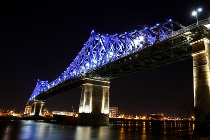Dossier de presse | 1089-02 - Communiqué de presse | Illumination du pont Jacques-Cartier | Le pont le plus connecté au monde - Moment Factory - Design multimédia - Illumination interactive du pont Jacques-Cartier_Connexions vivantes - Crédit photo : Moment Factory