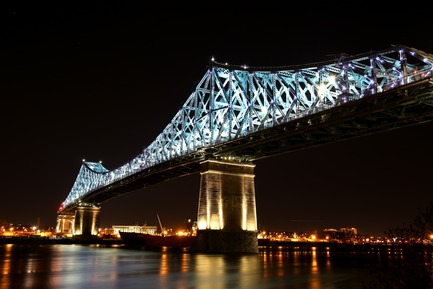 Dossier de presse | 1089-02 - Communiqué de presse | Illumination du pont Jacques-Cartier | Le pont le plus connecté au monde - Moment Factory - Design multimédia - Illumination interactive du pont Jacques-Cartier_Connexions vivantes - Crédit photo : Moment Factory