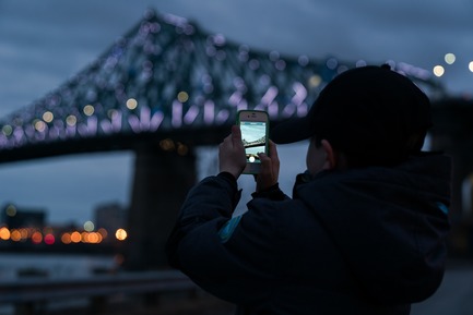 Dossier de presse | 1089-02 - Communiqué de presse | Illumination du pont Jacques-Cartier | Le pont le plus connecté au monde - Moment Factory - Design multimédia - Illumination interactive du pont Jacques-Cartier_Connexions vivantes - Crédit photo : Moment Factory