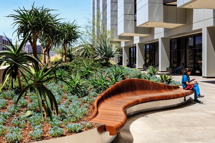 Dossier de presse | 2757-01 - Communiqué de presse | AHBE Landscape Architects Unveils Healing Gardens for Cedars-Sinai Medical Center - AHBE Landscape Architects - Architecture de paysage - Crédit photo : @heliphoto.net