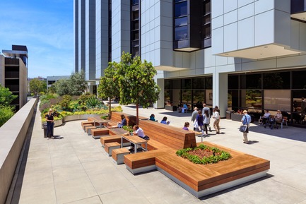 Dossier de presse | 2757-01 - Communiqué de presse | AHBE Landscape Architects Unveils Healing Gardens for Cedars-Sinai Medical Center - AHBE Landscape Architects - Architecture de paysage - Crédit photo : @heliphoto.net