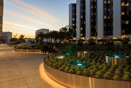 Dossier de presse | 2757-01 - Communiqué de presse | AHBE Landscape Architects Unveils Healing Gardens for Cedars-Sinai Medical Center - AHBE Landscape Architects - Architecture de paysage - Crédit photo : @heliphoto.net