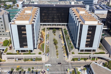 Dossier de presse | 2757-01 - Communiqué de presse | AHBE Landscape Architects Unveils Healing Gardens for Cedars-Sinai Medical Center - AHBE Landscape Architects - Architecture de paysage - Crédit photo : @heliphoto.net