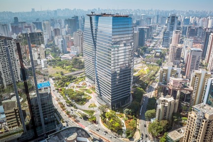 Press kit | 2657-01 - Press release | A Mata Atlântica Forest in São Paulo - Balmori Associates - Landscape Architecture -   Aerial view of São Paulo Corporate Towers nearing completion in 2016. - Photo credit: Courtesy of&nbsp;Eduardo Lazzarini