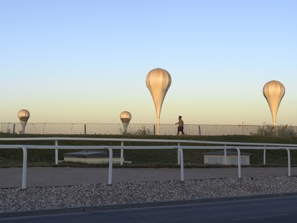 Dossier de presse | 2404-02 - Communiqué de presse | Oxygen Park, Education City, Doha - Qatar Foundation, AECOM - Architecture institutionnelle -  Equestrian Track&nbsp;and Balloon Lighting  - Crédit photo : Markus Elblaus