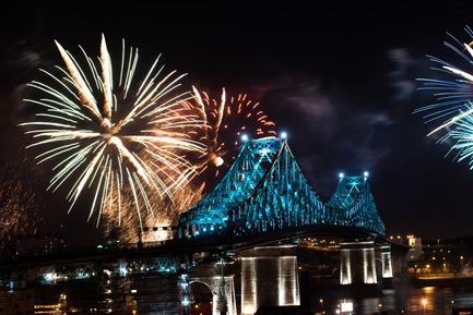 Dossier de presse | 1089-02 - Communiqué de presse | Illumination du pont Jacques-Cartier | Le pont le plus connecté au monde - Moment Factory - Design multimédia - Illumination interactive du pont Jacques-Cartier_Spectacle d’inauguration 17 mai 2017 - Crédit photo : Moment Factory