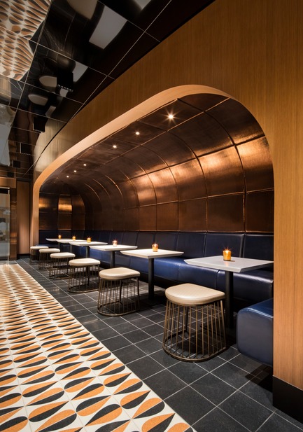 Dossier de presse | 1303-04 - Communiqué de presse | La transformation de l’hôtel Fairmont Le Reine Elizabeth, vue par ses concepteurs - Sid Lee Architecture - Design d’intérieur commercial -  BAR LE NACARAT  - Crédit photo : STÉPHANE BRUGGER