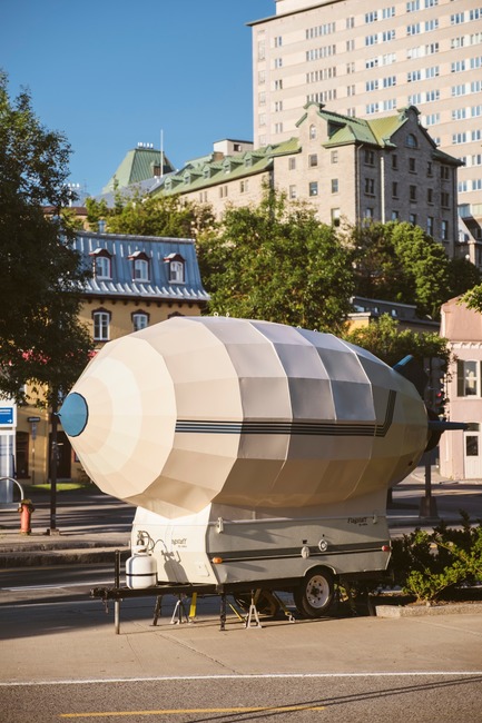 Dossier de presse | 2402-01 - Communiqué de presse | Une toute nouvelle édition pour Passages Insolites - EXMURO arts publics - Art - Sortir son ballon - Sculptosaurus - Crédit photo : Stéphane Bourgeois