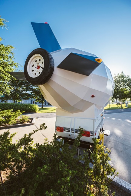 Dossier de presse | 2402-01 - Communiqué de presse | Une toute nouvelle édition pour Passages Insolites - EXMURO arts publics - Art - Sortir son ballon - Sculptosaurus - Crédit photo : Stéphane Bourgeois<br>