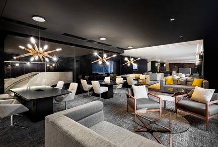 Dossier de presse | 1303-04 - Communiqué de presse | La transformation de l’hôtel Fairmont Le Reine Elizabeth, vue par ses concepteurs - Sid Lee Architecture - Design d’intérieur commercial -  AIRE DE PRÉ-FRONCTION - 2E ÉTAGE  - Crédit photo :  STÉHANE BRUGGER 