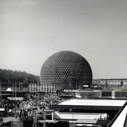 Press kit | 748-32 - Press release | Montréal’s Geodesic Dreams: Exhibition at UQAM Centre de Design - Centre de design de l'UQAM - Event + Exhibition - American pavilion - Expo 67 in Montreal - designed by R. Buckminster Fuller and Shoji Sadao - Photo credit:  Copyright : Fonds Jeffrey Lindsay, Archives d’architecture canadienne, Université de Calgary. 