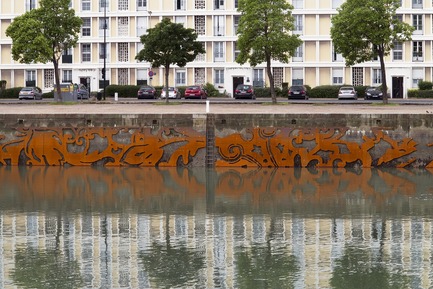 Press kit | 985-07 - Press release | Installation "Jardins fantômes" - Baptiste Debombourg - Art -  "Jardins&nbsp;fantômes", permanent installation, Bassin du Roy - le Havre - France. Lace cutting of 15mm Corten steel plates, pincers and special chemical sealing, special stainless steel connecting elements. Dimensions: 185m long x 3 m high; Completion time: 30 months. Artist: Baptiste Debombourg, Curator Jean Blaise, technical director Jess Pérez, engineer Julien Bonthoux, Artévia &amp; Vinci group.<br>  - Photo credit:  Courtesy Studio Baptiste Debombourg &amp; Galerie Patricia Dorfmann - Paris 