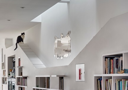 Dossier de presse | 2875-01 - Communiqué de presse | House for Booklovers and Cats - Barker Architecture Office - Design d’intérieur résidentiel - Crédit photo : Francis Dzikowski/OTTO