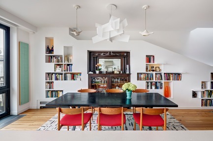 Dossier de presse | 2875-01 - Communiqué de presse | House for Booklovers and Cats - Barker Architecture Office - Design d’intérieur résidentiel - Crédit photo : Francis Dzikowski/OTTO