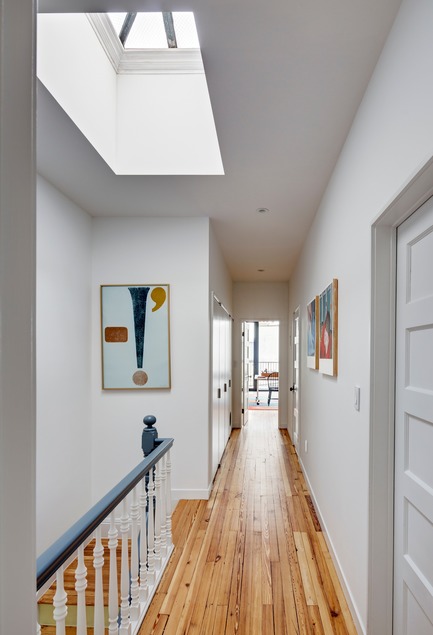 Dossier de presse | 2875-01 - Communiqué de presse | House for Booklovers and Cats - Barker Architecture Office - Design d’intérieur résidentiel - Crédit photo : Francis Dzikowski/OTTO