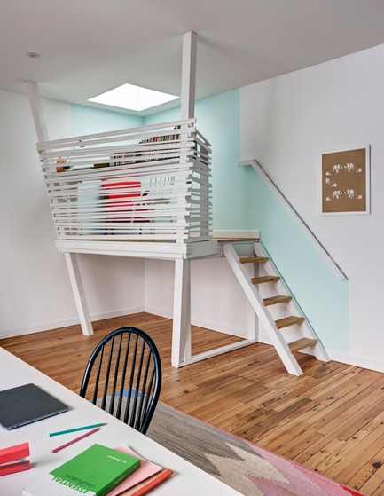 Dossier de presse | 2875-01 - Communiqué de presse | House for Booklovers and Cats - Barker Architecture Office - Design d’intérieur résidentiel - Crédit photo : Francis Dzikowski/OTTO