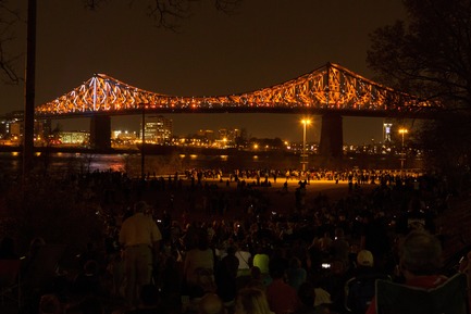 Dossier de presse | 1089-02 - Communiqué de presse | Illumination du pont Jacques-Cartier | Le pont le plus connecté au monde - Moment Factory - Design multimédia - Illumination interactive du pont Jacques-Cartier_Spectacle d’inauguration 17 mai 2017 - Crédit photo : Martine Doyon