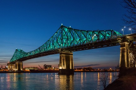 Dossier de presse | 1089-02 - Communiqué de presse | Illumination du pont Jacques-Cartier | Le pont le plus connecté au monde - Moment Factory - Design multimédia - Illumination interactive du pont Jacques-Cartier_Connexions vivantes - Crédit photo :  La société des ponts Jacques-Cartier et Champlain Incorporée (PJCCI) 