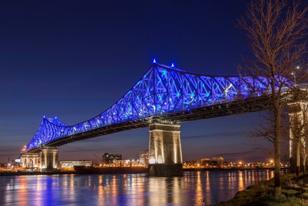 Dossier de presse | 1089-02 - Communiqué de presse | Illumination du pont Jacques-Cartier | Le pont le plus connecté au monde - Moment Factory - Design multimédia - Illumination interactive du pont Jacques-Cartier_Connexions vivantes - Crédit photo : La société des ponts Jacques-Cartier et Champlain Incorporée (PJCCI)