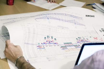 Dossier de presse | 1089-02 - Communiqué de presse | Illumination du pont Jacques-Cartier | Le pont le plus connecté au monde - Moment Factory - Design multimédia - Illumination interactive du pont Jacques-Cartier_En coulisses - Crédit photo : Moment Factory