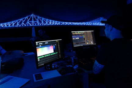 Dossier de presse | 1089-02 - Communiqué de presse | Illumination du pont Jacques-Cartier | Le pont le plus connecté au monde - Moment Factory - Design multimédia - Illumination interactive du pont Jacques-Cartier_En coulisses - Crédit photo : Moment Factory