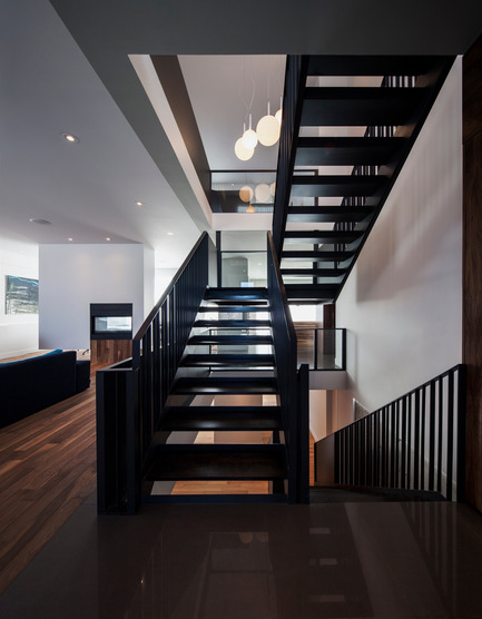 Dossier de presse | 1072-01 - Communiqué de presse | Résidence Nguyen - Atelier Moderno - Design d’intérieur résidentiel - THIS PROJECT HAS PUBLICATION RESTRICTIONS, PLEASE CONTACT CAROLINE TO ACCESS PHOTOGRAPHS:csimard@volume2.ca - Crédit photo : Stéphane Groleau