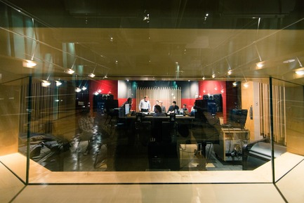Press kit | 1089-03 - Press release | AURA Creates Awe-Inspiring Experience in the Heart of a Celebrated Historic Cathedral - Moment Factory - Multimedia Design -  Aura_Process_Music_Recording_Studio - Photo credit: Moment Factory