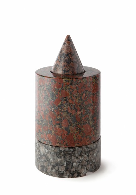 Dossier de presse | 990-05 - Communiqué de presse | Out with Marble: KAYIWA Proves That Granite Has Always Been "In" - KAYIWA - Produit - SM Mortar and Pestle - Moss Granite, Arctic Pearl, Arctic Red and Forest Pearl&nbsp; - Crédit photo : KAYIWA&nbsp;